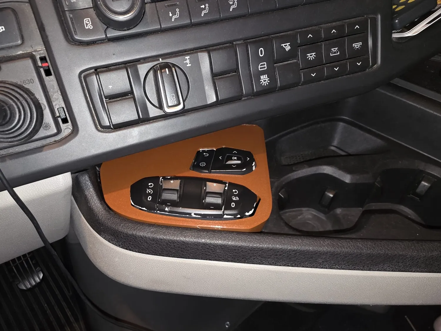 FIGURINE Scania NG Autoradio Befehlseinheit 1 Taste